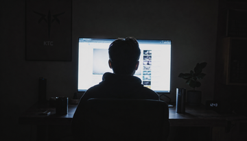 Why Your Eyes Hurt When Your Monitor Is Too Bright in a Dark Room